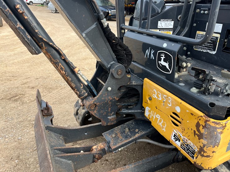 2017-deere-17g-image-11