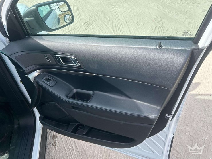 2016-ford-explorer-image-22