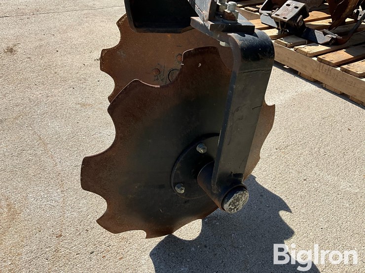 anhydrous-toolbar-row-closing-units-image-16