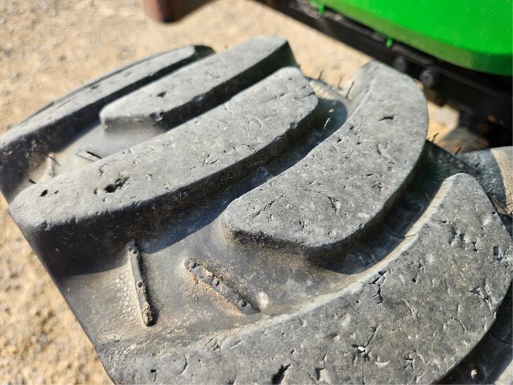 john-deere-3038e-image-29