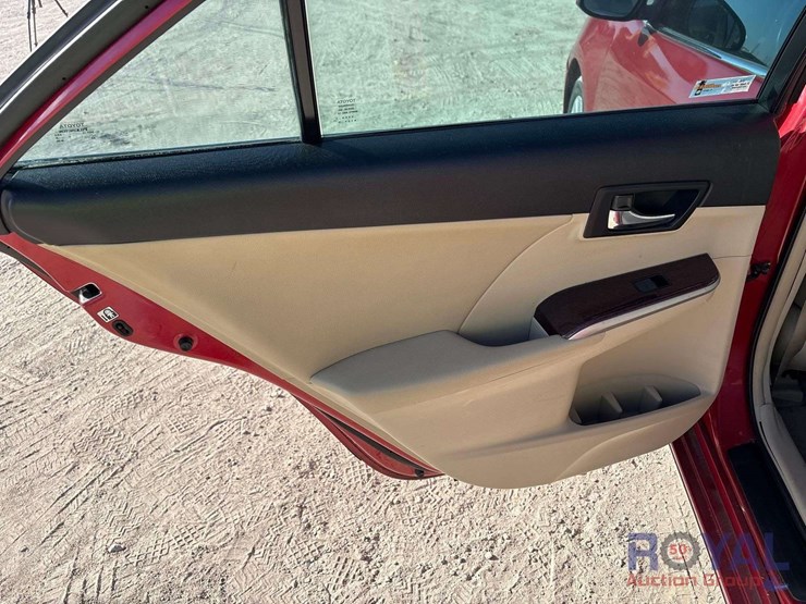 2012-toyota-camry-sedan-image-19