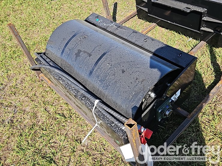 unused-gy-vr39-vibratory-roller-to-suit-mini-skidsteer-image-4