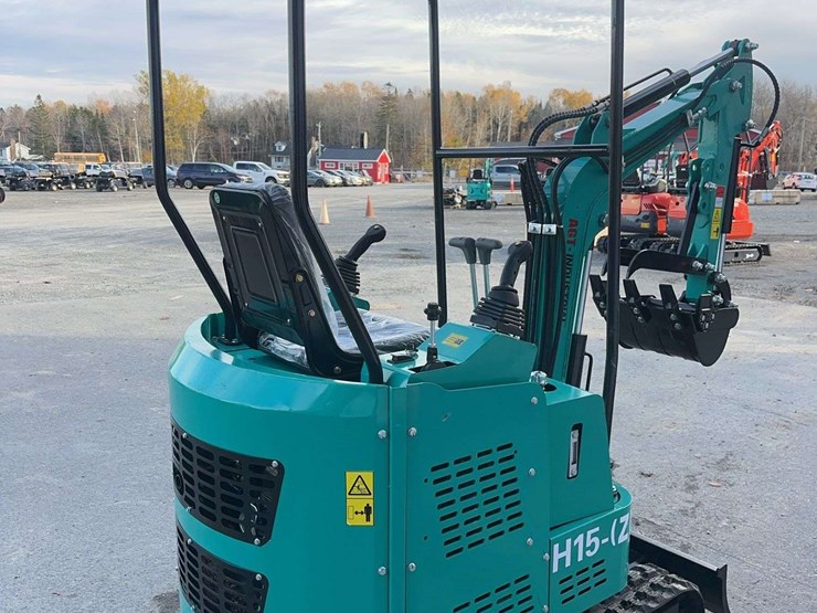 2025-agt-h15z-mini-excavator-image-5