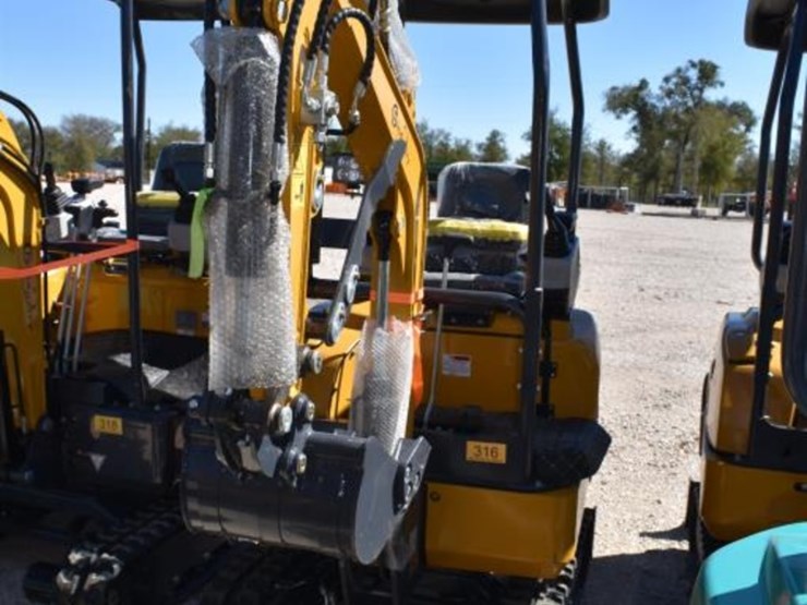 cfg-qk18r-mini-excavator-(serial-#-qk18r250904000008)-(k)-image-1