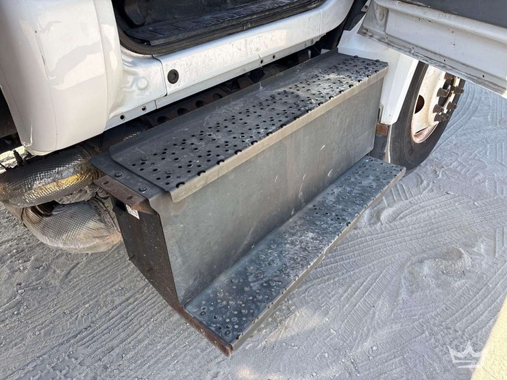 2017-ford-f650-image-22