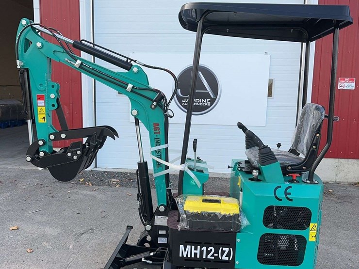 2025-agt-mh12z-mini-excavator-image-8