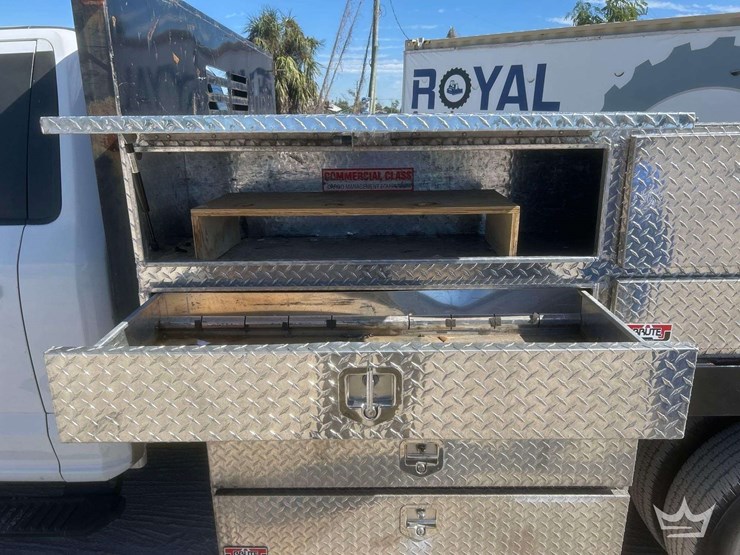 2017-ford-f350-image-16