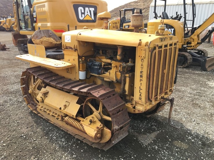 vintage-caterpillar-twenty-two-crawler-tractor,-image-2