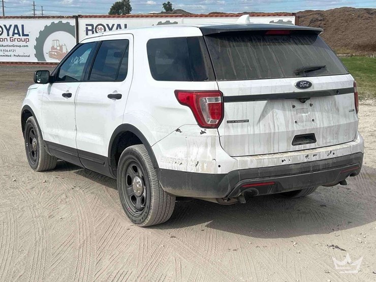 2016-ford-explorer-image-4