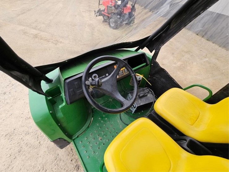 2011-john-deere-gator-image-33