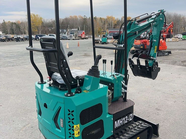 2025-agt-mh12z-mini-excavator-image-5