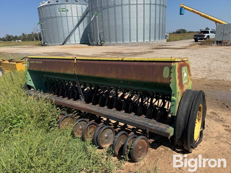 john-deere-8300-image-6