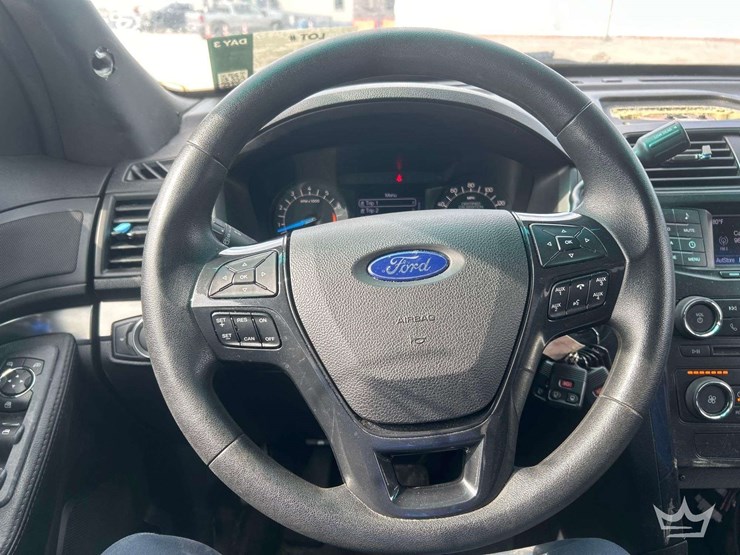 2016-ford-explorer-image-11