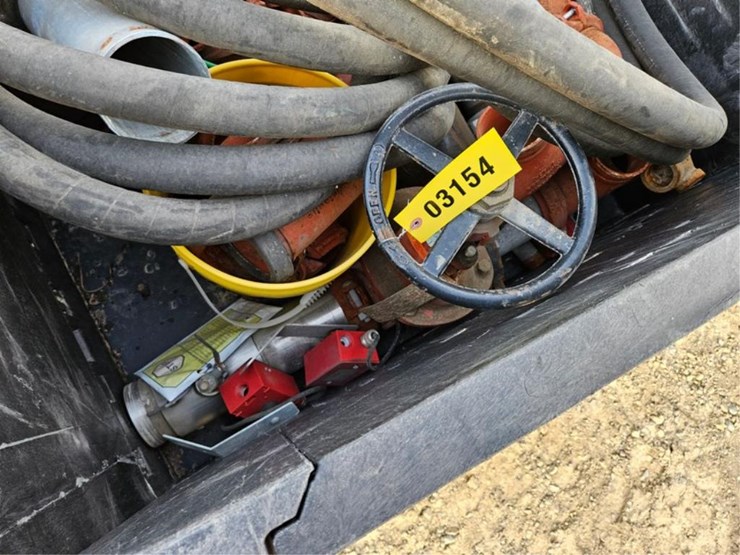 #3154-•-crate-with-valve-&-hoses-image-10