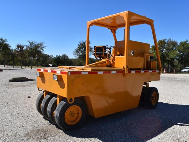 ingram-pneumatic-rubber-tire-roller-(totally-rebuilt)-(serial-#-unknown)-(s-image-4