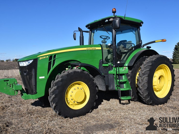 2013-john-deere-8235r-image-1