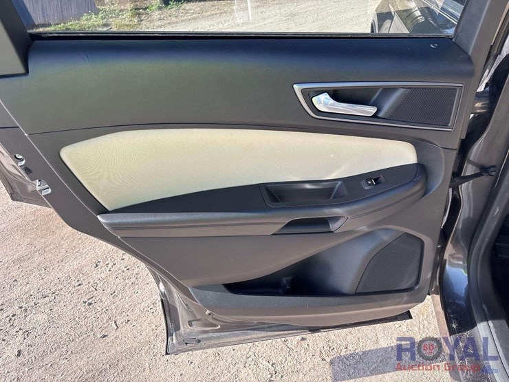 2016-ford-edge-image-13