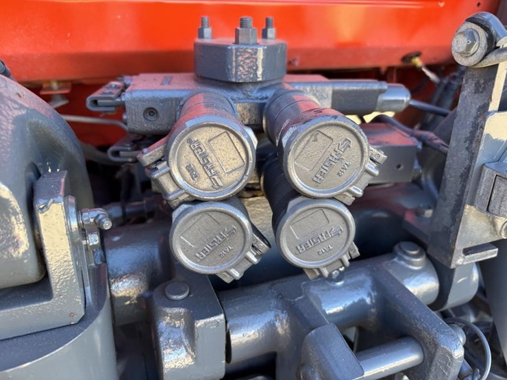 2018-kubota-m5-111d-image-15