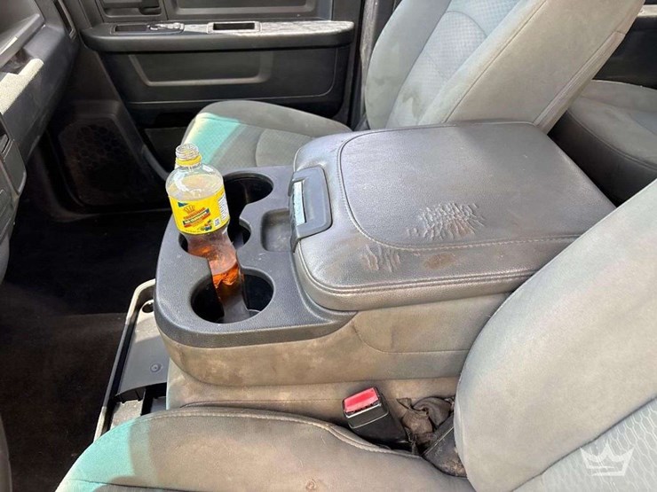 2014-ram-1500-4x4-crew-cab-pickup-truck-image-16