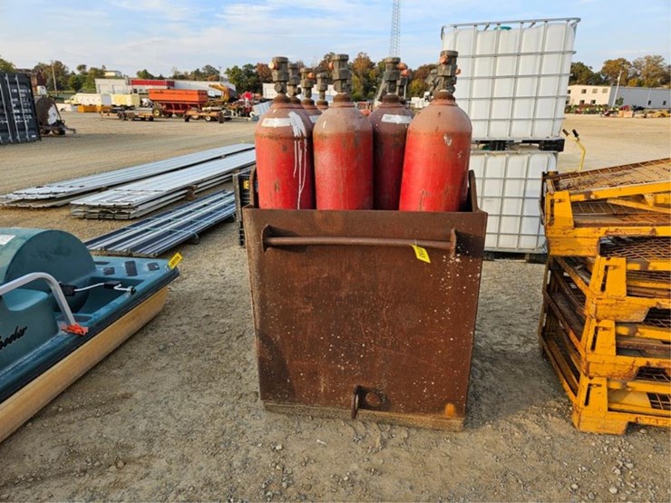 #3153-•-14-carbon-dioxide-tanks-&-bin-image-2