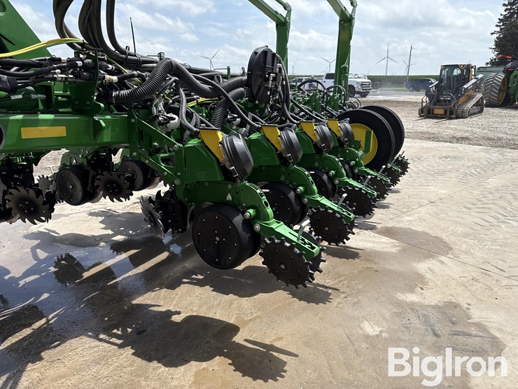 2022-john-deere-1775-image-18