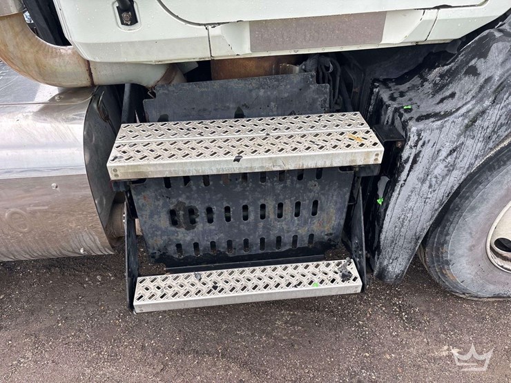 2012-mack-cxu613-day-cab-t/a-wet-kit-truck-tractor-image-17