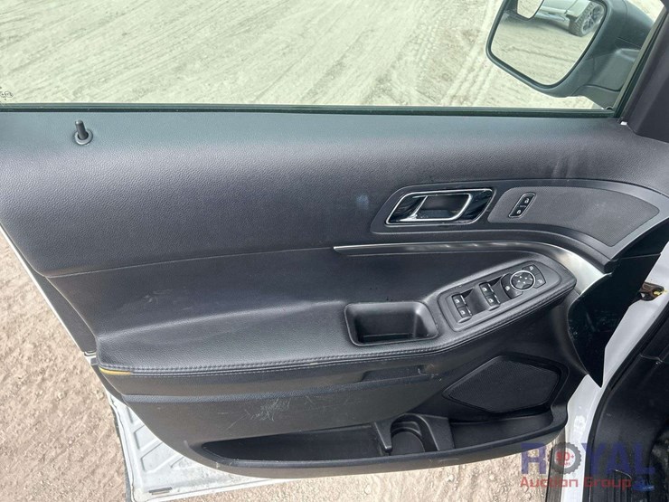 2017-ford-explorer-image-10