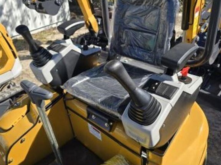 cfg-mini-excavator-qk18r-with-hydraulic-thumb-image-5