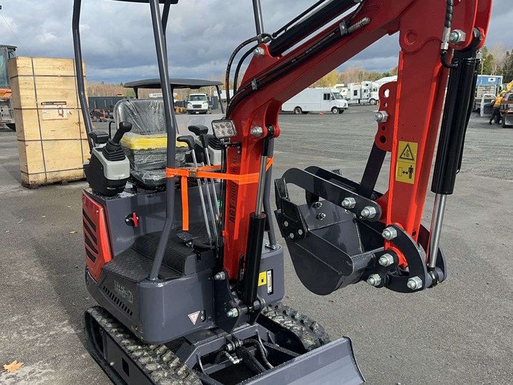 2025-agt-mx15z-mini-excavator-image-3