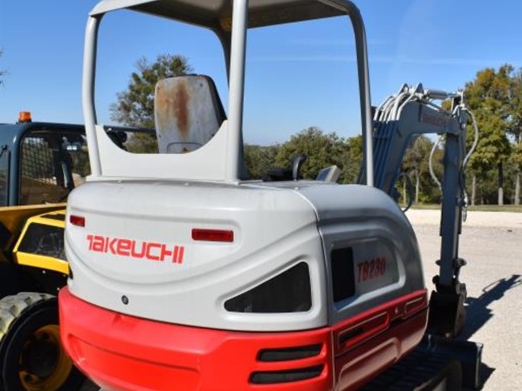 takeuchi-tb230-image-10
