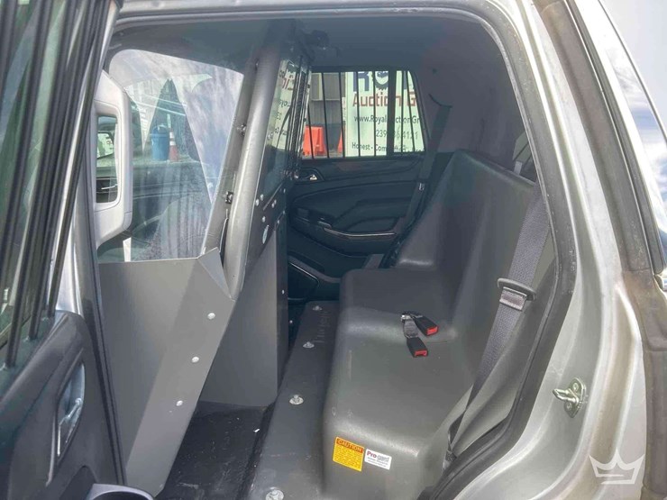 2016-chevrolet-tahoe-image-16