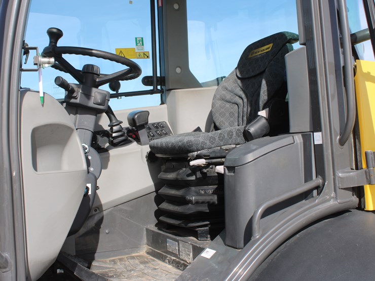 2021-new-holland-w80c-image-37