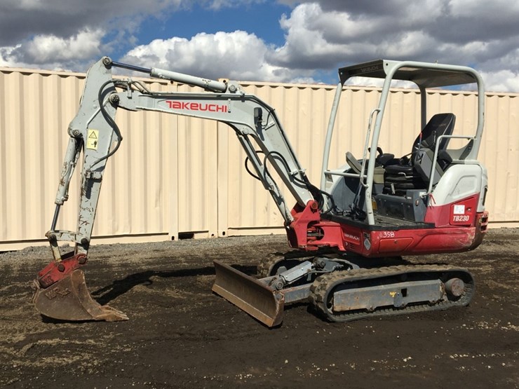 2020-takeuchi-tb230-image-1