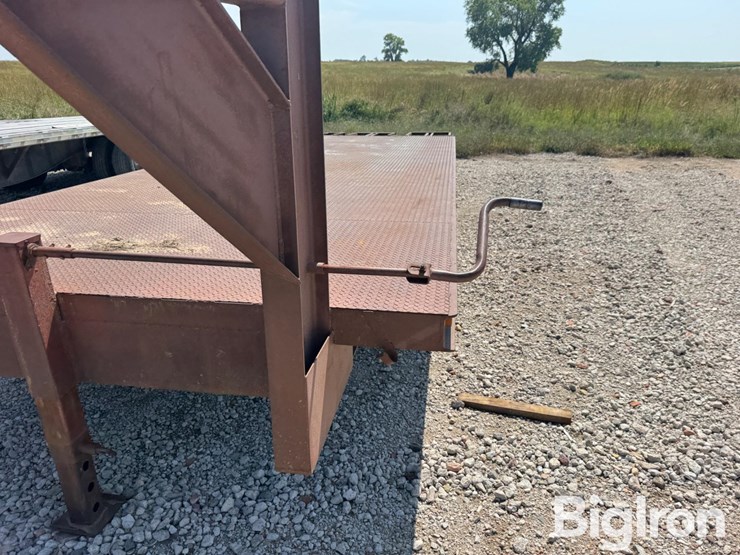 1983-homebuilt-tri/a-flatbed-gooseneck-trailer-image-12
