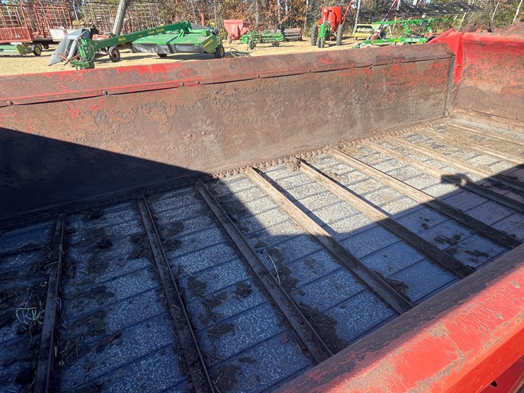 new-holland-195-image-11