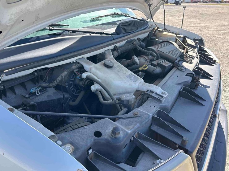 2012-chevrolet-express-3500-passenger-van-image-9