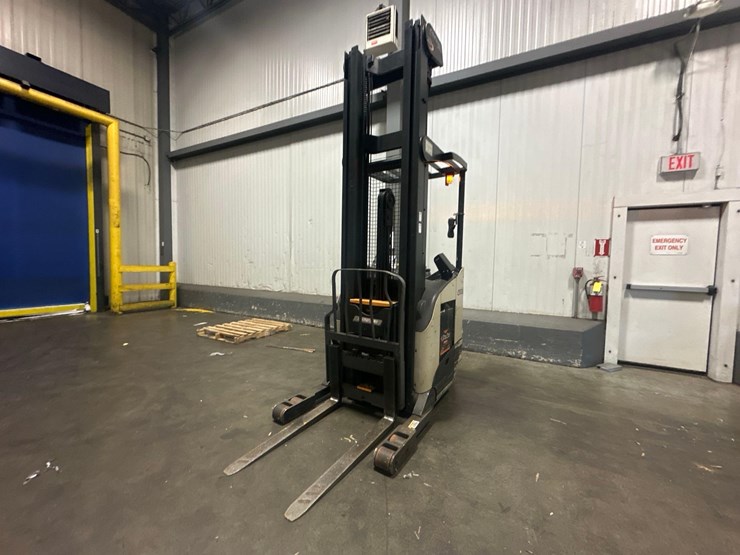 2019-crown-rr5725-35-image-2