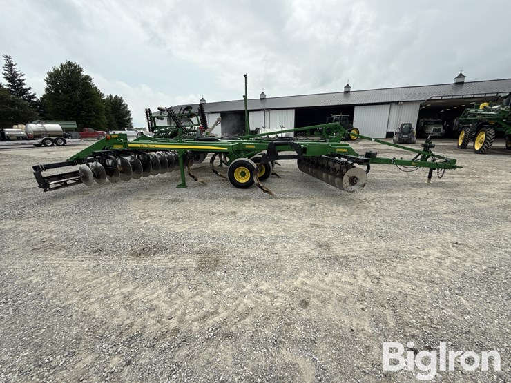 john-deere-2720-image-4