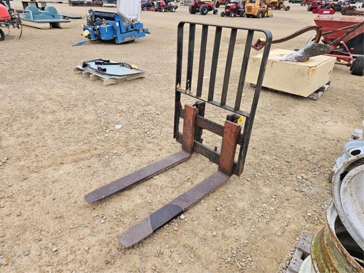 #3109-•-42"-pallet-forks-for-fork-lift-image-1