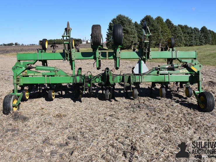 john-deere-845-image-2