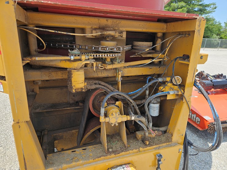 2012-haybuster-h1000-image-3