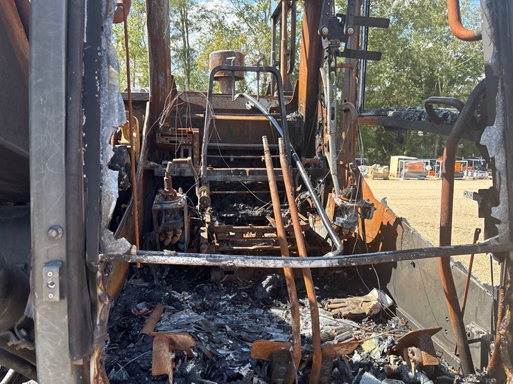 #2590-•-volvo-excavator-|-parts-or-repair-image-6