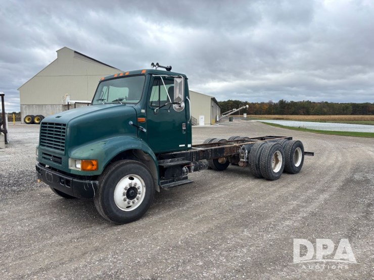 1999-ihc-8100-truck-(pz14131,-unit-7240)-image-1