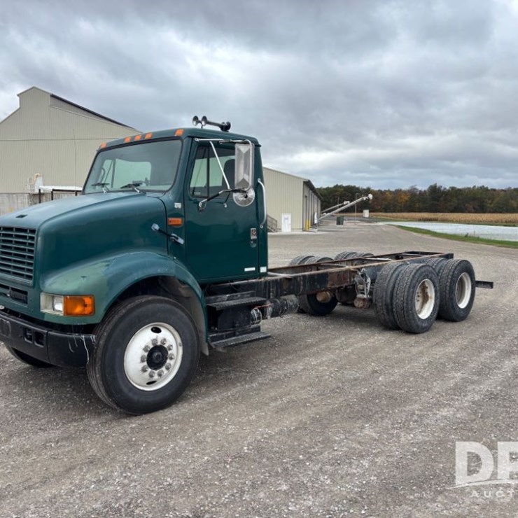 1999 IHC 8100 Truck (PZ14131, Unit 7240)