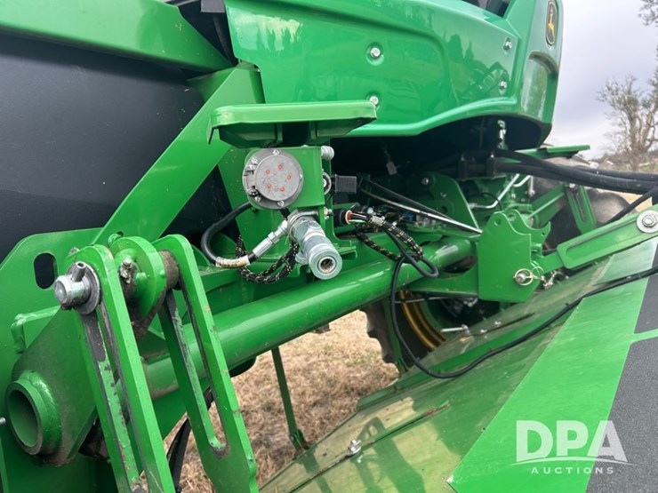 2020-john-deere-w235-image-23