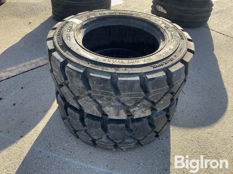 bkt-powertrax-hd-10-16.5-skid-steer-tires-image-1