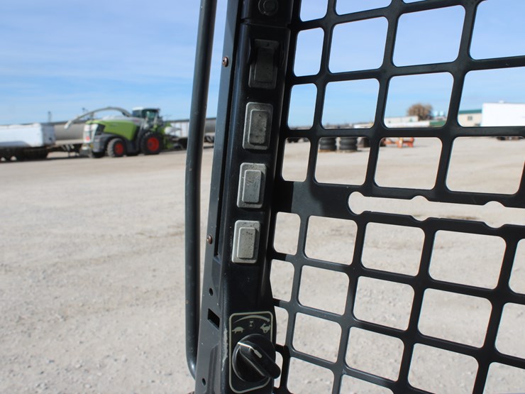 2015-bobcat-s530-image-53