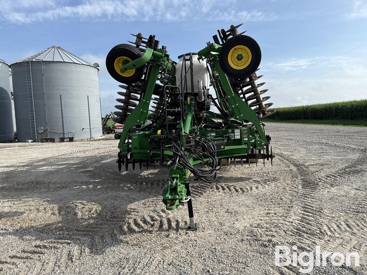 2020-john-deere-2660vt-image-2