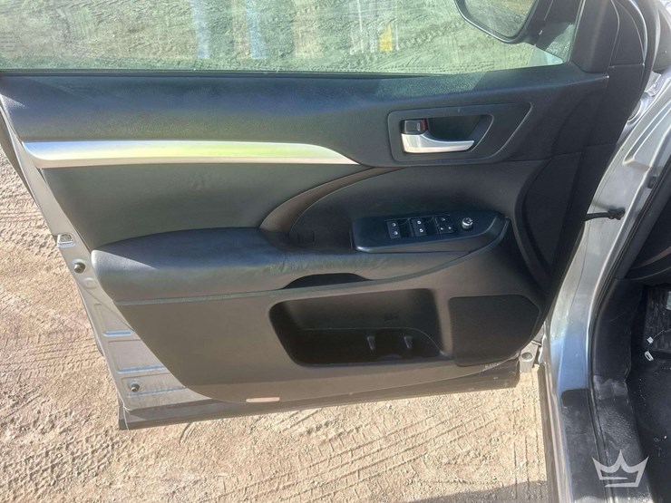 2015-toyota-highlander-image-5