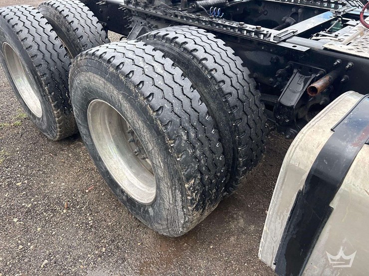 2012-mack-cxu613-day-cab-t/a-wet-kit-truck-tractor-image-19